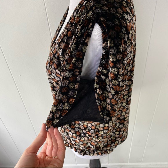 Madewell Velvet Flutter Tulip Sleeve Floral Ruffle V Neck Top Womens S Small - Picture 4 of 11